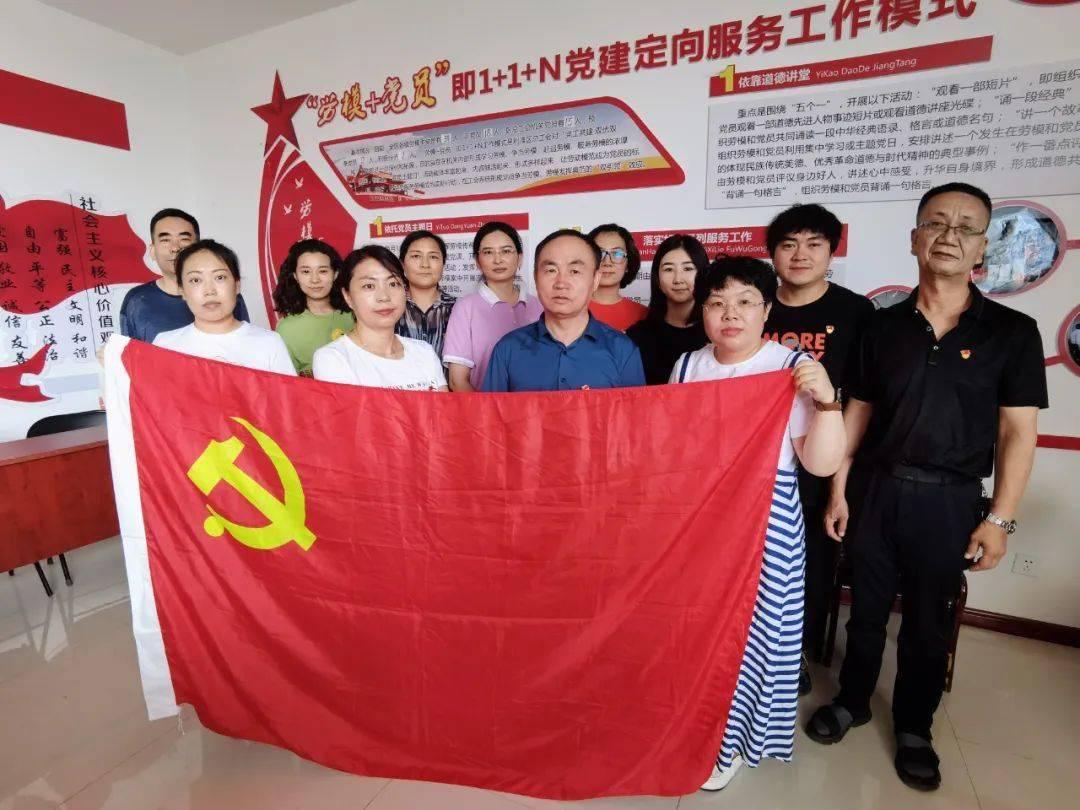 五彩几何塔